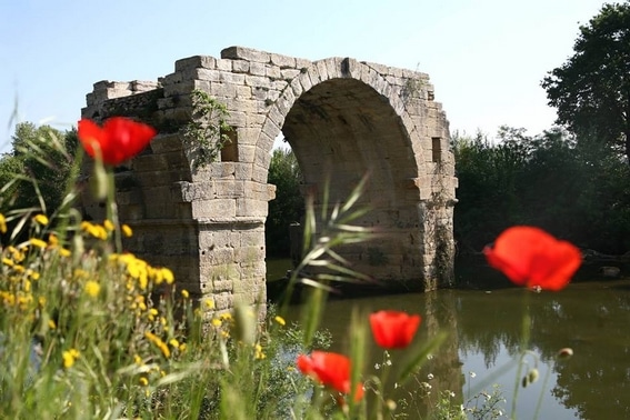 gallargues le montueux pont romain