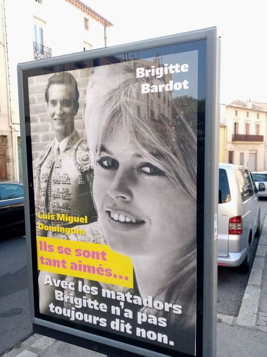 L'affiche du maire de Béziers évoquant la supposée vie amoureuse passée de Brigitte Bardot.