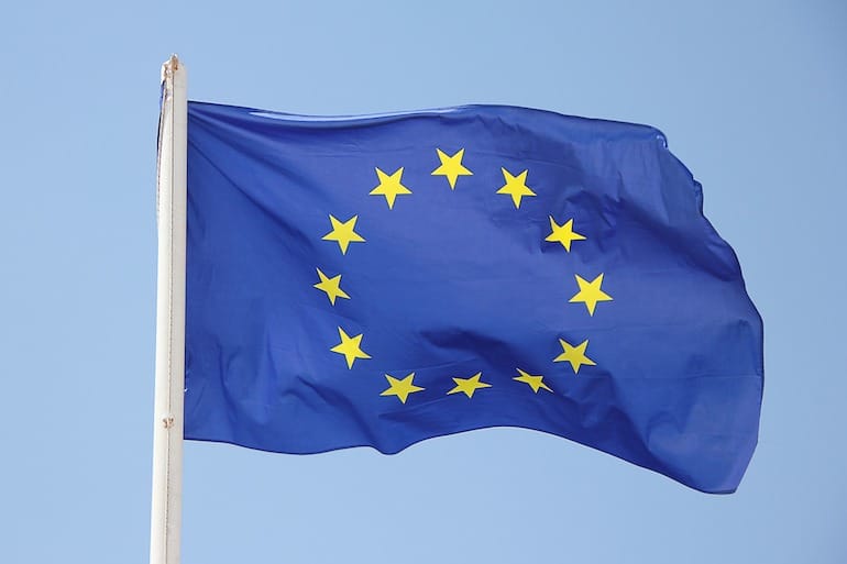 le drapeau européen.