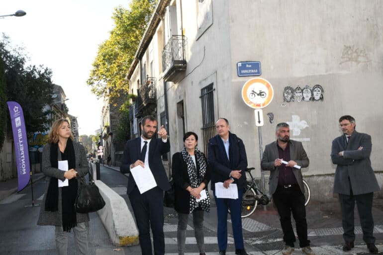 Julie Frêche, vice-présidente aux Mobilités de la Métropole de Montpellier, et Michaël Delafosse, maire et président de la métropole de Montpellier, ont officialisé la fermeture de la rue Saint-Louis.