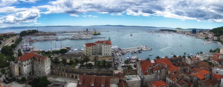 Vue sur la baie de Split, en Croatie