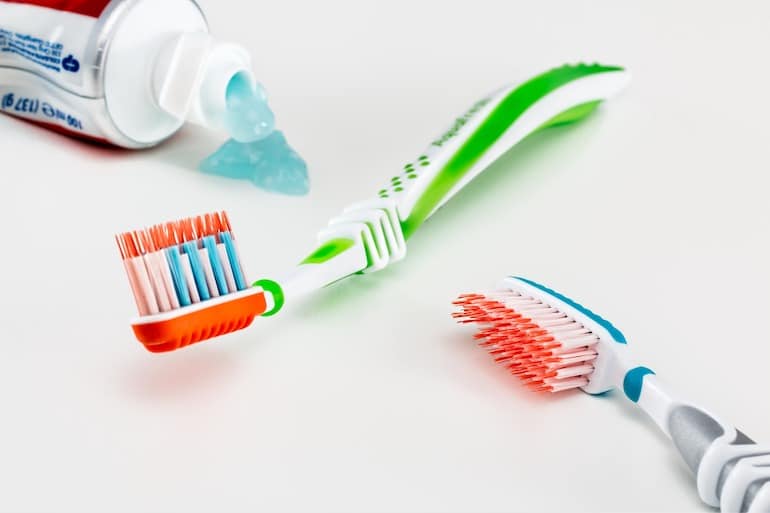 dentifrice et brosse à dents