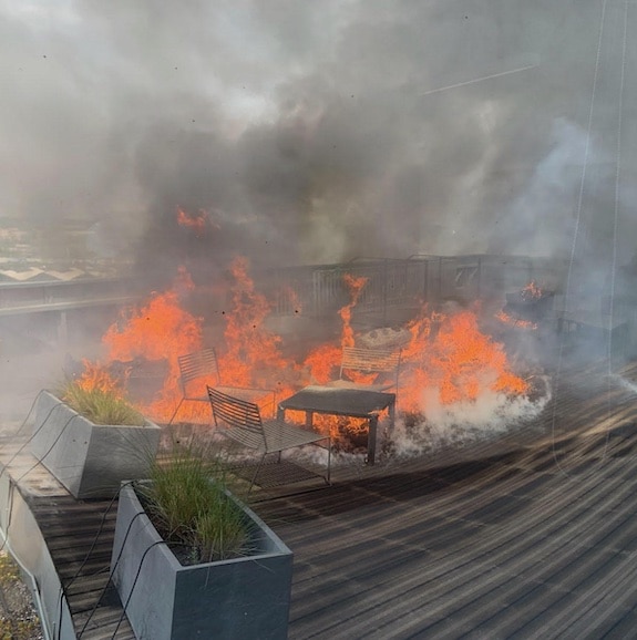 incendie toit terrasse motards