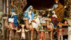 La crèche de Noël avec ses santons © Canva