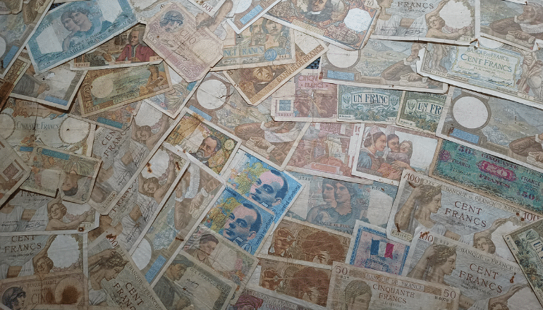 Divers billets de monnaie de collection ©Jérémy Menut
