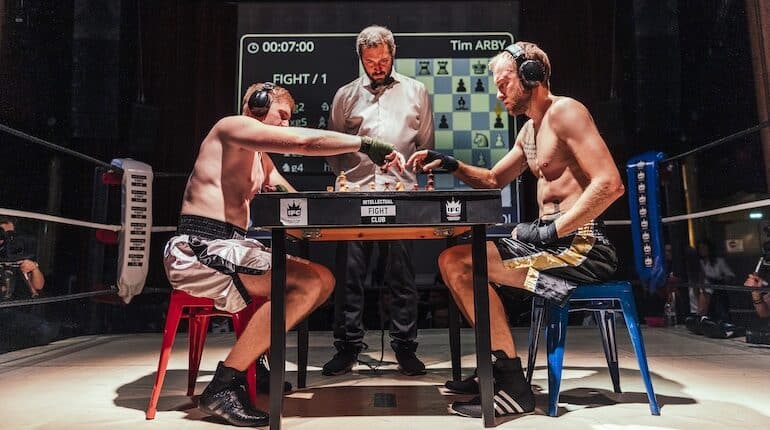 Le chessboxing, un sport à part entière entre boxe et échecs, est de  retour à Paris