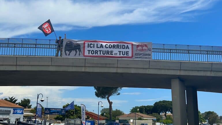 Pérols banderole anti-corrida ©jpvallespir