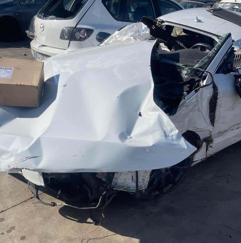 La Audi blanche accidentée © Kazaa Infos Radars. / Facebook