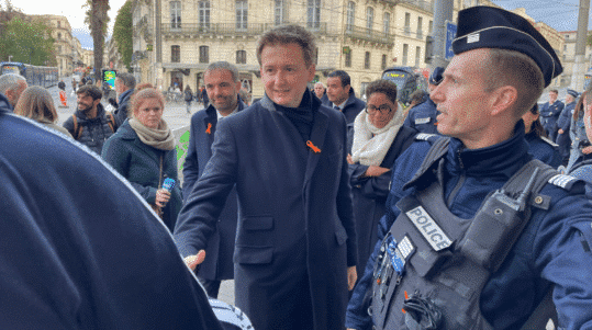 Le préfet François Xavier Lauch et le maire de Montpellier Michaël Delafosse lors d'une opération de contrôle dans les transports ©Garlonn Gaud