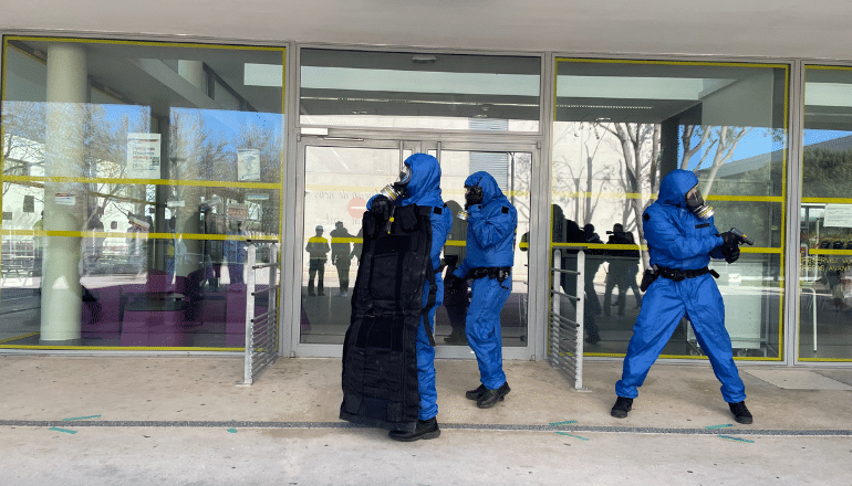 Simulation attaque au lycée Pierre Mendès France ©Louise Brahiti
