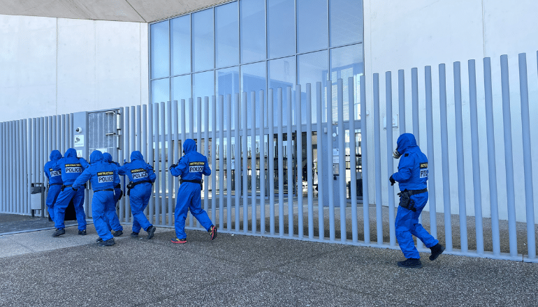 Simulation attaque au lycée Pierre Mendès France ©Louise Brahiti