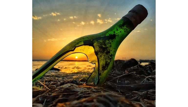 Une bouteille à la mer ou quand le hasard fait bien les choses ©Arthur Lansonneur